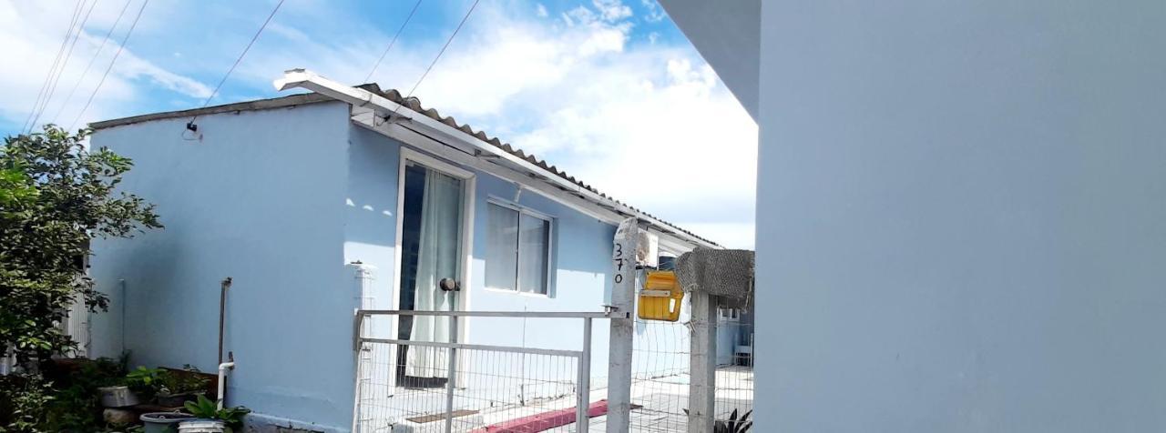 Kitnet K1 Em Torres-Rs - Na Mais Bela Praia Gaucha - Cozinha - Banheiro - Ar Condicionado - Smart Tv 32' - Wi-Fi - Anfitria Superhost No Bnb ภายนอก รูปภาพ