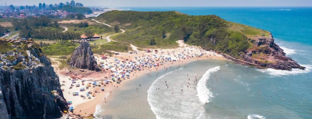 Kitnet K1 Em Torres-Rs - Na Mais Bela Praia Gaucha - Cozinha - Banheiro - Ar Condicionado - Smart Tv 32' - Wi-Fi - Anfitria Superhost No Bnb ภายนอก รูปภาพ