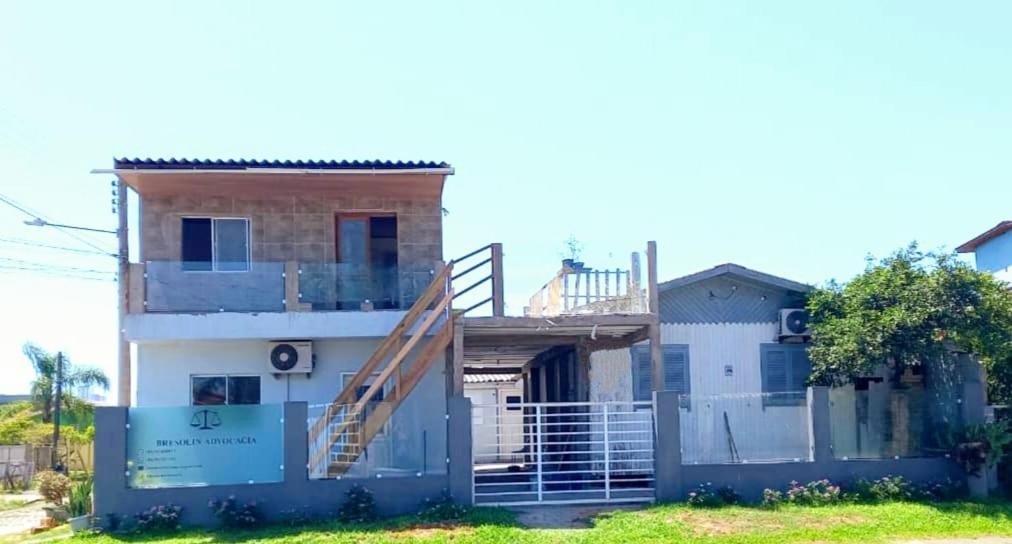 Kitnet K1 Em Torres-Rs - Na Mais Bela Praia Gaucha - Cozinha - Banheiro - Ar Condicionado - Smart Tv 32' - Wi-Fi - Anfitria Superhost No Bnb ภายนอก รูปภาพ